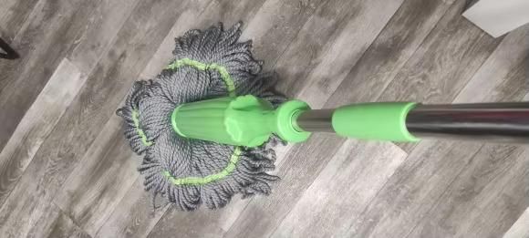 Self-twisting Rotating Water Mop